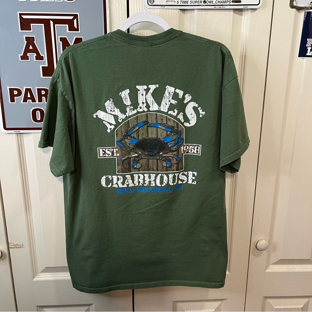 Mike’s Crab House Riva, MD. Men’s T-shirt - Picture 3 of 7